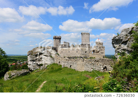 Ogrodzieniec castle in Poland 72636030