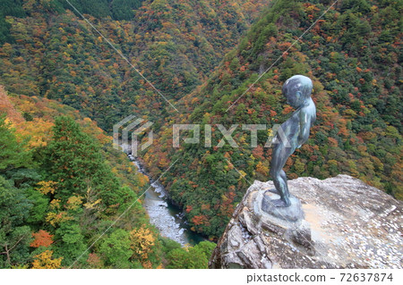 Iya Valley Piss Boy Autumn Leaves (Tokushima Prefecture) Iya Valley Piss Boy Autumn Leaves (Tokushima Prefecture) 72637874