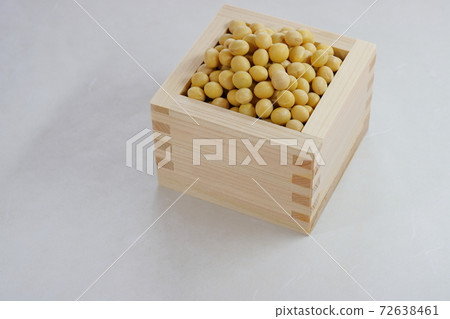 Soybeans in a box Soybeans in a box 72638461