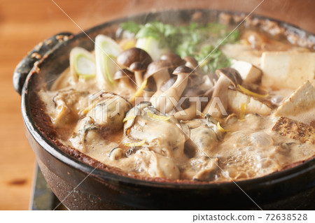 Oyster noodle pot 72638528