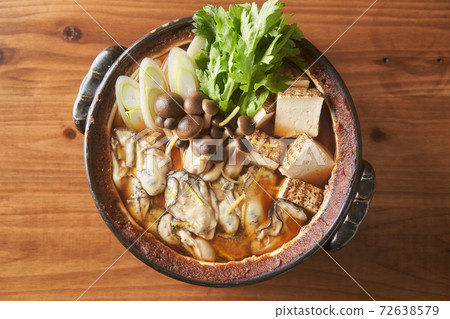 Oyster noodle pot 72638579