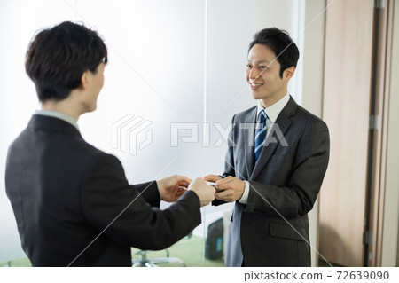 Business scene sales business card exchange 72639090