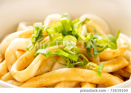 三重縣的當地美食之一伊勢烏冬面。 72639104
