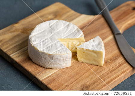 Camembert cheese 72639531