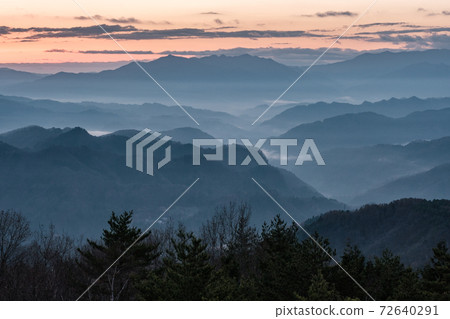 Dawn (mountains of morning mist) Dawn (mountains of morning mist) 72640291