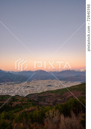 Dawn of Omachi City and the Northern Alps seen from Mt. Takagari (early winter) Dawn of Omachi City and the Northern Alps seen from Mt. Takagari (early winter) 72640398