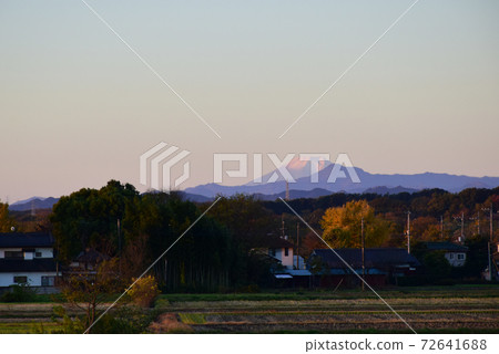 Mt. Fuji distant view of the sunrise overlooking Mt. Fuji of the sunrise 72641688