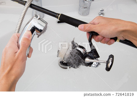 用自來水去除捲軸上的鹽分 72641819