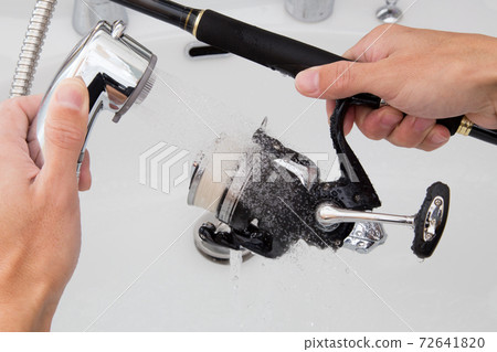 用自來水去除捲軸上的鹽分 72641820