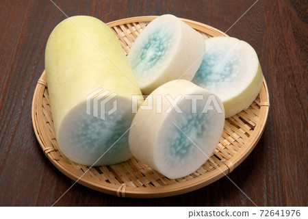 帶有藍色核心的蘿蔔 帶有藍色核心的蘿蔔 72641976