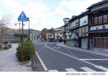 Kintaikyo Bridge / Sanyo Expressway on the banks of the Nishiki River 72641997