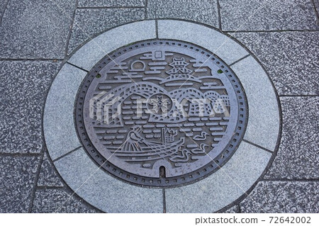Manhole cover Iwakuni Castle / Kintaikyo Bridge and Nishikigawa Ukai 72642002