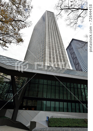 Tokyo walk, autumn Nishi-Shinjuku, Oedo line, near Tochomae station Tokyo walk, autumn Nishi-Shinjuku, Oedo line, near Tochomae station 72644458