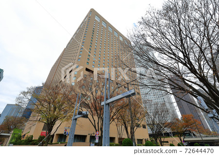 Walk in Tokyo, Nishi-Shinjuku in autumn, near the intersection in front of Shinjuku Chuo Park 72644470