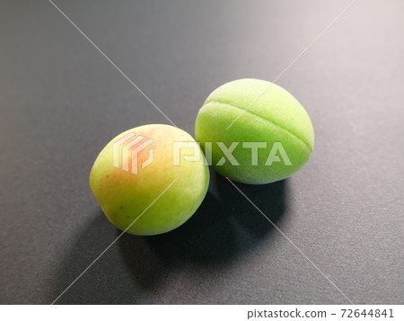 Ume Ume Ume 72644841