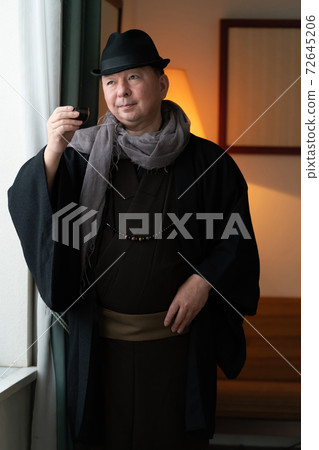 Middle man in kimono Middle man in kimono 72645206