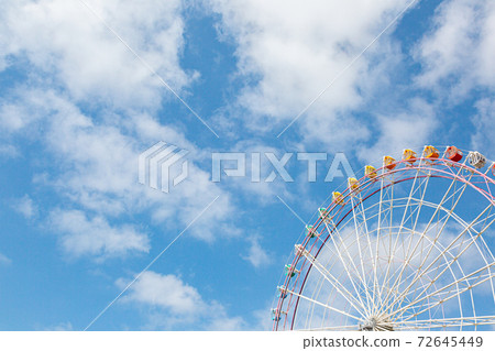 Ferris wheel and sky in Awaji service area 72645449