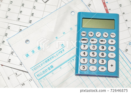 Invoices and calendars 72646875