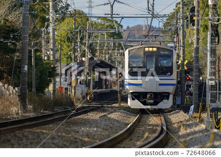 橫須賀線列車[E217系列]北鎌倉站[秋天] 72648066