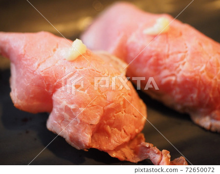 Meat sushi (broiled sushi) 72650072