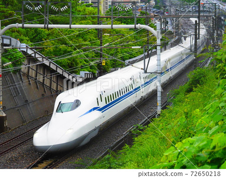 Shinkansen N700S J2 formation and fresh green near Ishiyama, Otsu City Shinkansen N700S J2 formation and fresh green near Ishiyama, Otsu City 72650218