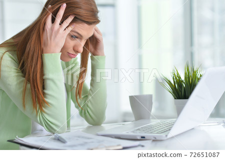 Close up portrait of beautiful young woman Close up portrait of beautiful young woman 72651087