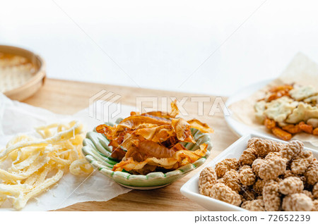 Various snacks Various snacks 72652239