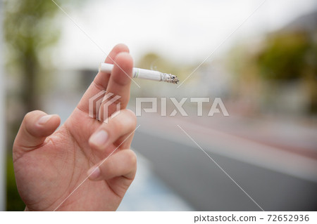 Walking cigarettes are not good 72652936