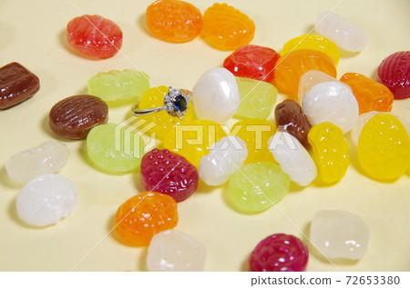 Lots of candies and rings / sideways 72653380