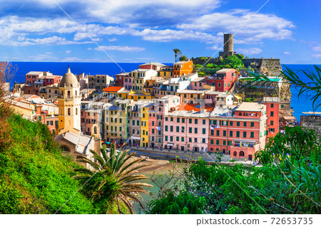 Scenic fishing village Vernazza  in "Cinque terre" - national park in Liguria, Italy 72653735