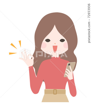 一個年輕的女人，拿著智能手機，微笑著並簽署OK上身[無主線] 72653936