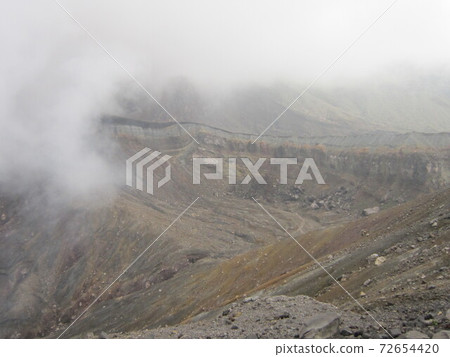 麻生太郎的火山口 72654420