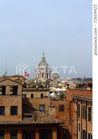 Old streets seen from the Spanish Steps 72654423