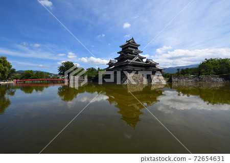 Matsumoto Castle and fine weather Matsumoto Castle and fine weather 72654631