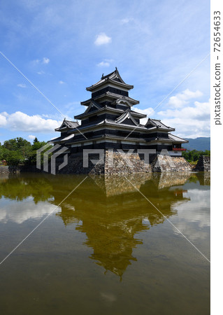 Matsumoto Castle and Water Mirror Matsumoto Castle and Water Mirror 72654633