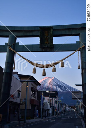 Kintorii and Mt. Fuji in Fujiyoshida City, Yamanashi Prefecture Kintorii and Mt. Fuji in Fujiyoshida City, Yamanashi Prefecture 72662409
