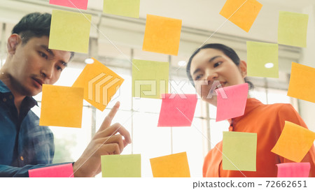 Business people work on project planning board 72662651