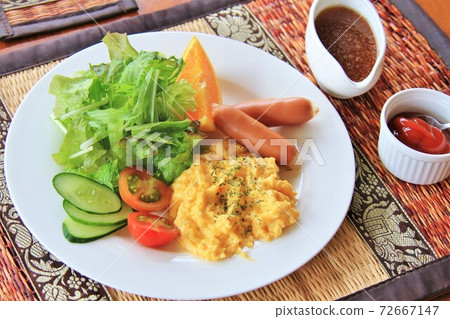 Breakfast / light meal Breakfast / light meal 72667147