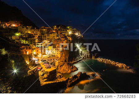 意大利五漁村馬納羅拉的夜景 72668283