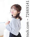 Young lady's hair style 72669141