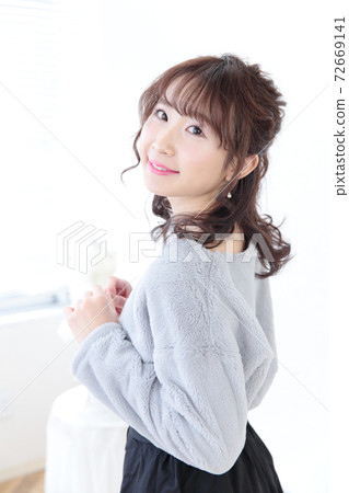 年輕女士的髮型 年輕女士的髮型 72669141