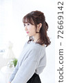 Young lady's hair style 72669142