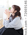 Young lady's hair style 72669146