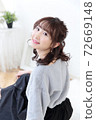 Young lady's hair style 72669148