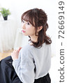 Young lady's hair style 72669149