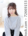 Young lady's hair style 72669153