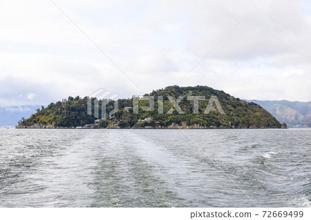 從琵琶湖遊船上看到的武生島 從琵琶湖遊船上看到的武生島 72669499