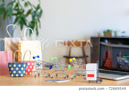 Image of online shopping Online shopping Image of online shopping Online shopping 72669549