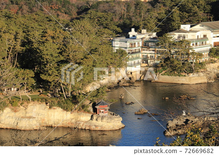Rokkakudo shining in the morning sun, Izura coast Rokkakudo shining in the morning sun, Izura coast 72669682