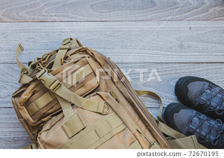 米色帆布背包營地設備鳥瞰圖 72670195
